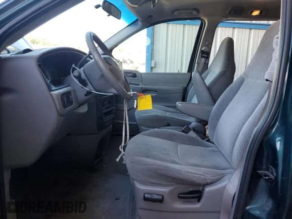 ✅ 2001 Ford Windstar LX • VIN: 2FMZA51411BA81329 • Lot: 82209695. Listed on Copart with 124,180 mi. Free auction sales archive from the USA and detailed vehicle history report at DreamBid. Image 7.