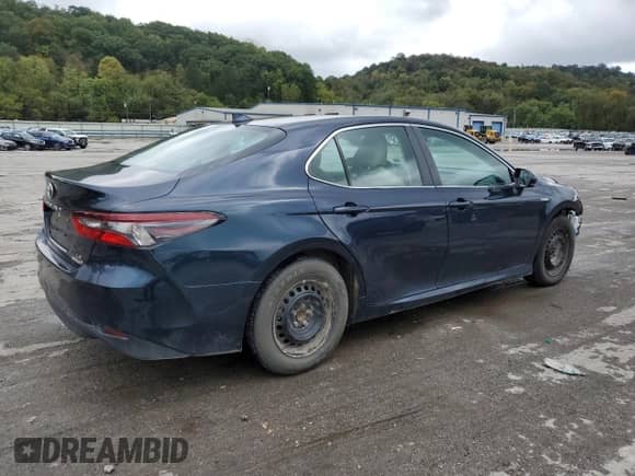 2021 Toyota Camry Hybrid LE with VIN 4T1C31AK7MU030004, listed as a Copart auction lot 84240135 with 39,023 mi miles and Salvage title. Bid and sale history available at DreamBid. Image 3.