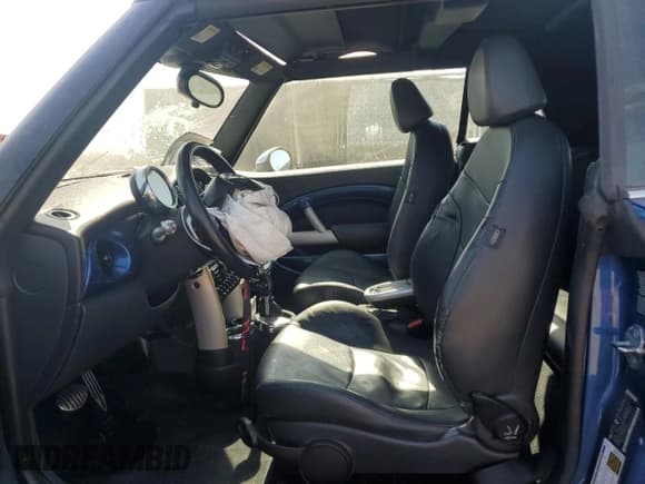 ✅ 2007 MINI Convertible S • VIN: WMWRH33597TL94449 • Lot: 43903935. Wystawiony na Copart z przebiegiem 67 484 mil. Bezpłatny archiwum sprzedaży aukcyjnych z USA i szczegółowy raport historii pojazdu na DreamBid. Zdjęcie 7.