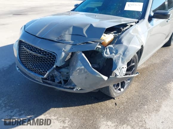 ✅ 2019 Chrysler 300 Touring • VIN: 2C3CCAAG0KH601594 • Lot: 43383621. Listed on IAAI with 124,848 mi. Free auction sales archive from the USA and detailed vehicle history report at DreamBid. Image 6.