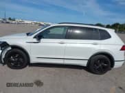 ✅ 2023 Volkswagen Tiguan SE R-Line Black • VIN: 3VVCB7AX0PM090710 • Lot: 41256904. Wystawiony na IAAI z przebiegiem 12 819 mil. Bezpłatny archiwum sprzedaży aukcyjnych z USA i szczegółowy raport historii pojazdu na DreamBid. Zdjęcie 14.
