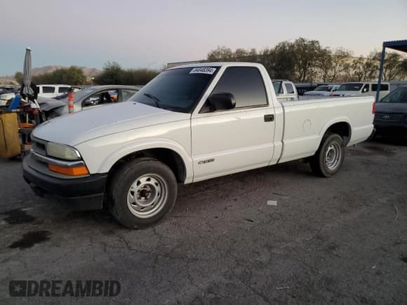 ✅ 2000 Chevrolet S-10 LS • VIN: 1GCCS1446YK180031 • Лот: 84048394. Опубликован ранее на Copart с пробегом 140 932 миль. Бесплатный доступ к архиву аукционных продаж из США и подробный отчёт об истории автомобиля на DreamBid. Изображение 1.