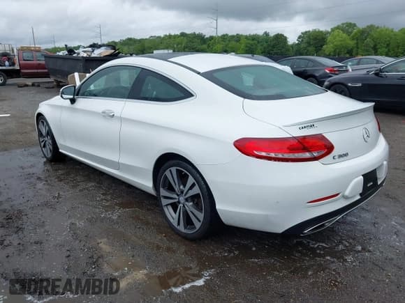 ✅ 2017 Mercedes-Benz C 300 • VIN: WDDWJ4JB7HF457997 • Lot: 42276157. Listed on IAAI with 86,485 mi. Free auction sales archive from the USA and detailed vehicle history report at DreamBid. Image 3.