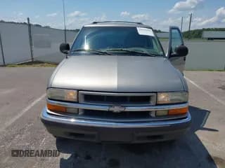 ✅ 1998 Chevrolet Blazer LS • VIN: 1GNDT13W7W2279983 • Lot: 42933916. Wystawiony na IAAI z przebiegiem Nie podano. Bezpłatny archiwum sprzedaży aukcyjnych z USA i szczegółowy raport historii pojazdu na DreamBid. Zdjęcie 6.