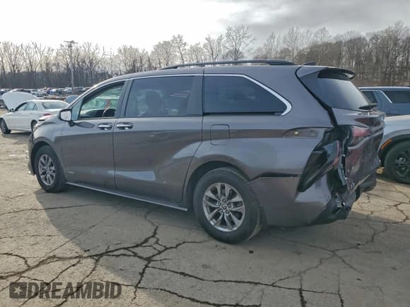 ✅ 2021 Toyota Sienna XLE • VIN: 5TDYRKEC6MS033577 • Lot: 95897355. Wystawiony na Copart z przebiegiem 58 436 mil. Bezpłatny archiwum sprzedaży aukcyjnych z USA i szczegółowy raport historii pojazdu na DreamBid. Zdjęcie 2.