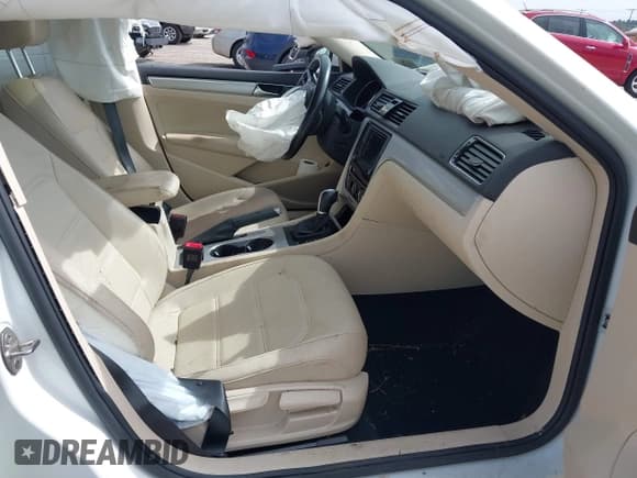 ✅ 2019 Volkswagen Passat Wolfsburg Edition • VIN: 1VWLA7A34KC012386 • Лот: 43193343. Опубликован ранее на IAAI с пробегом 46 301 миль. Бесплатный доступ к архиву аукционных продаж из США и подробный отчёт об истории автомобиля на DreamBid. Изображение 5.