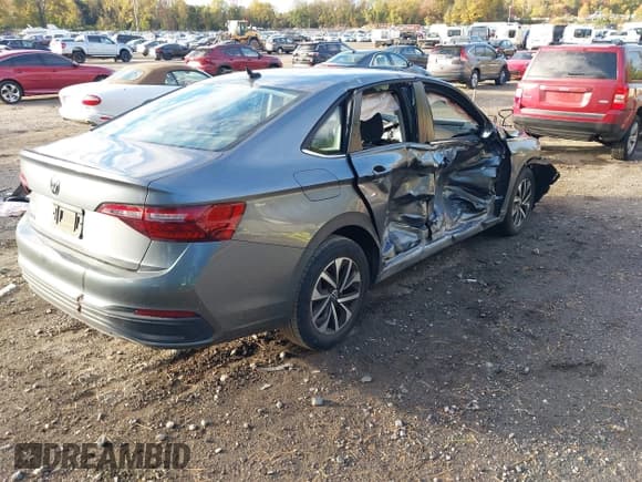 ✅ 2022 Volkswagen Jetta S • VIN: 3VWCM7BU0NM015609 • Lot: 43488392. Listed on IAAI with 26,331 mi. Free auction sales archive from the USA and detailed vehicle history report at DreamBid. Image 4.