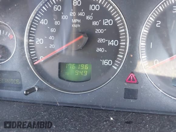 ✅ 2004 Volvo V70 XC Cross Country • VIN: YV1SZ59H041148406 • Lot: 37881893. Listed on IAAI with 176,197 mi. Free auction sales archive from the USA and detailed vehicle history report at DreamBid. Image 7.