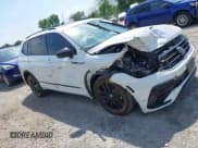 ✅ 2022 Volkswagen Tiguan SE R-Line Black • VIN: 3VVCB7AX2NM131397 • Lot: 42803093. Wystawiony na IAAI z przebiegiem 51 740 mil. Bezpłatny archiwum sprzedaży aukcyjnych z USA i szczegółowy raport historii pojazdu na DreamBid. Zdjęcie 1.