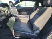 ✅ 2018 Dodge Challenger SXT Plus • VIN: 2C3CDZAG8JH131616 • Lot: 61489935. Wystawiony na Copart z przebiegiem 137 475 mil. Bezpłatny archiwum sprzedaży aukcyjnych z USA i szczegółowy raport historii pojazdu na DreamBid. Zdjęcie 7.