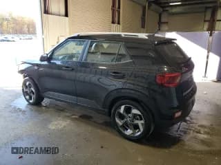 ✅ 2025 Hyundai Venue SEL • VIN: KMHRC8A35SU354013 • Лот: 91223075. Опубликован ранее на Copart с пробегом 18 632 миль. Бесплатный доступ к архиву аукционных продаж из США и подробный отчёт об истории автомобиля на DreamBid. Изображение 2.