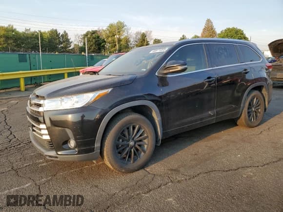 ✅ 2018 Toyota Highlander XLE • VIN: 5TDJZRFH0JS859325 • Lot: 68971055. Wystawiony na Copart z przebiegiem 66 996 mil. Bezpłatny archiwum sprzedaży aukcyjnych z USA i szczegółowy raport historii pojazdu na DreamBid. Zdjęcie 1.