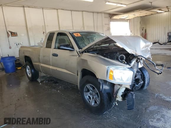 ✅ 2005 Dodge Dakota SLT • VIN: 1D7HW42K05S232171 • Лот: 86687095. Опубликован ранее на Copart с пробегом 190 030 миль. Бесплатный доступ к архиву аукционных продаж из США и подробный отчёт об истории автомобиля на DreamBid. Изображение 4.