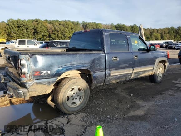 ✅ 2005 Chevrolet Silverado 1500 Z71 • VIN: 2GCEK13T651149388 • Лот: 81450564. Опубликован ранее на Copart с пробегом 129 774 миль. Бесплатный доступ к архиву аукционных продаж из США и подробный отчёт об истории автомобиля на DreamBid. Изображение 3.