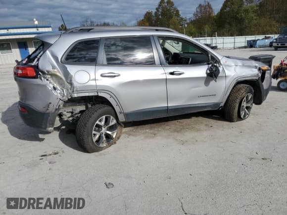 ✅ 2018 Jeep Cherokee Trailhawk • VIN: 1C4PJMBB4JD569106 • Лот: 89515485. Опубликован ранее на Copart с пробегом 94 454 миль. Бесплатный доступ к архиву аукционных продаж из США и подробный отчёт об истории автомобиля на DreamBid. Изображение 3.