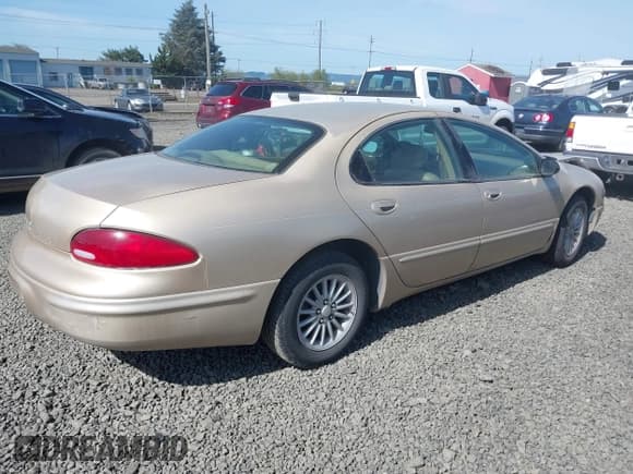 ✅ 1998 Chrysler Concorde • VIN: 2C3HD46J6WH194315 • Lot: 41896534. Listed on IAAI with 213,906 mi. Free auction sales archive from the USA and detailed vehicle history report at DreamBid. Image 4.
