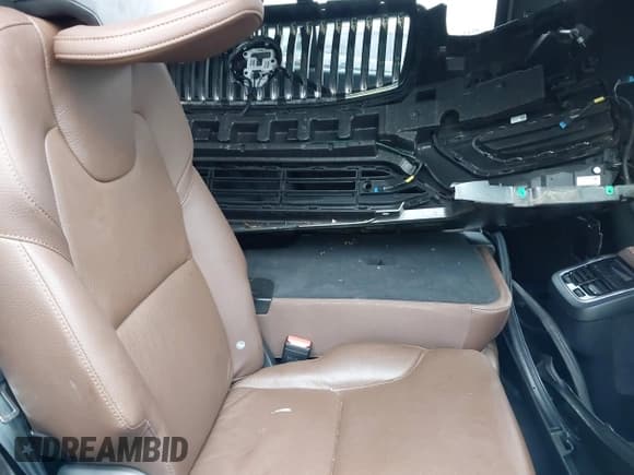 ✅ 2023 Volvo XC90 Plus • VIN: YV4L12PN2P1960851 • Lot: 41951796. Listed on IAAI with 17,894 mi. Free auction sales archive from the USA and detailed vehicle history report at DreamBid. Image 8.