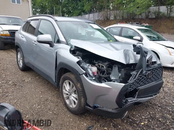 ✅ 2022 Toyota Corolla Cross LE • VIN: 7MUCAABG2NV001543 • Lot: 42540015. Wystawiony na IAAI z przebiegiem 15 659 mil. Bezpłatny archiwum sprzedaży aukcyjnych z USA i szczegółowy raport historii pojazdu na DreamBid. Zdjęcie 1.