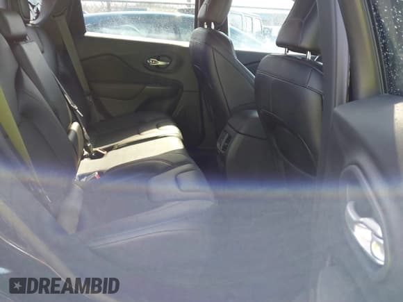 ✅ 2023 Jeep Cherokee Trailhawk • VIN: 1C4PJMBN3PD104741 • Lot: 41777882. Wystawiony na IAAI z przebiegiem 25 405 mil. Bezpłatny archiwum sprzedaży aukcyjnych z USA i szczegółowy raport historii pojazdu na DreamBid. Zdjęcie 7.