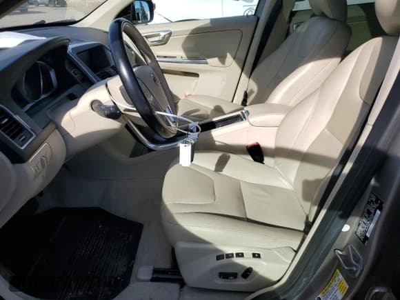 ✅ 2016 Volvo XC60 T5 Platinum • VIN: YV4612RM9G2787728 • Лот: 91417875. Опубликован ранее на Copart с пробегом 104 219 миль. Бесплатный доступ к архиву аукционных продаж из США и подробный отчёт об истории автомобиля на DreamBid. Изображение 7.