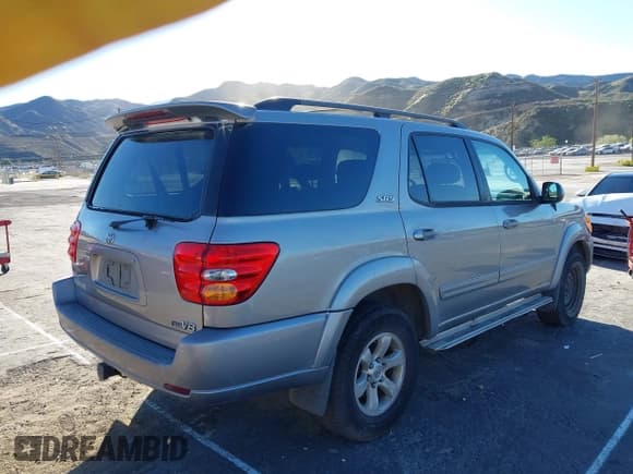 ✅ 2003 Toyota Sequoia SR5 • VIN: 5TDZT34A83S186830 • Lot: 43800247. Listed on IAAI with 236,923 mi. Free auction sales archive from the USA and detailed vehicle history report at DreamBid. Image 4.