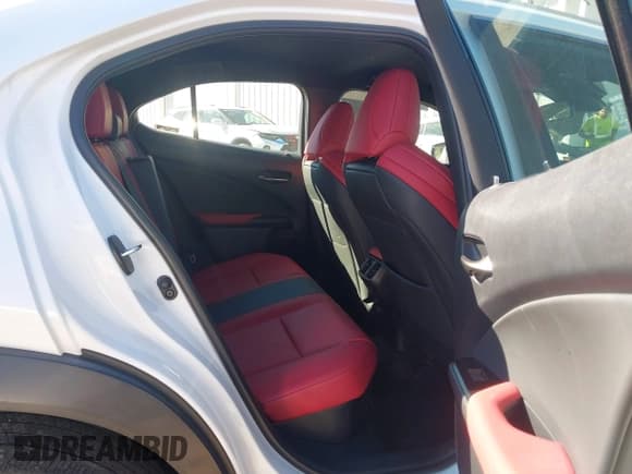 ✅ 2021 Lexus UX 250h F Sport • VIN: JTHE9JBH4M2049487 • Lot: 43488657. Wystawiony na IAAI z przebiegiem 39 327 mil. Bezpłatny archiwum sprzedaży aukcyjnych z USA i szczegółowy raport historii pojazdu na DreamBid. Zdjęcie 8.