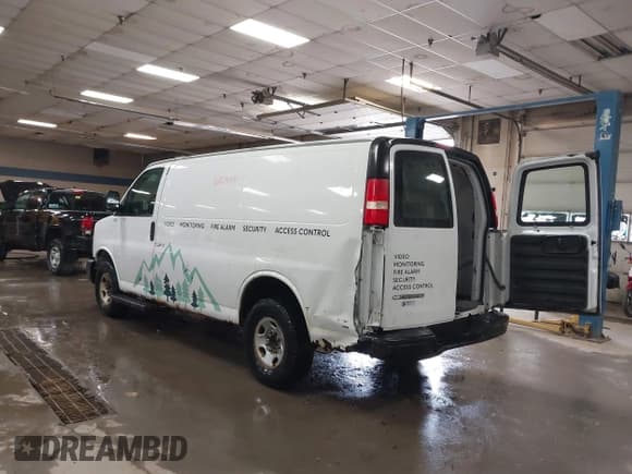 ✅ 2009 Chevrolet Express Cargo • VIN: 1GCGG25C091130523 • Lot: 42279113. Listed on IAAI with 176,111 mi. Free auction sales archive from the USA and detailed vehicle history report at DreamBid. Image 3.