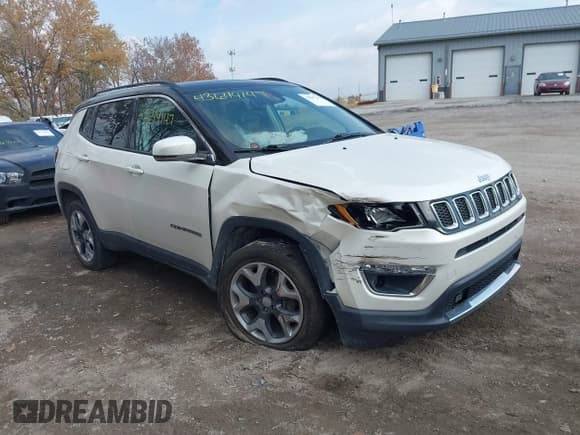 ✅ 2019 Jeep Compass Limited • VIN: 3C4NJDCB9KT696984 • Lot: 43644147. Wystawiony na IAAI z przebiegiem 104 992 mil. Bezpłatny archiwum sprzedaży aukcyjnych z USA i szczegółowy raport historii pojazdu na DreamBid. Zdjęcie 1.