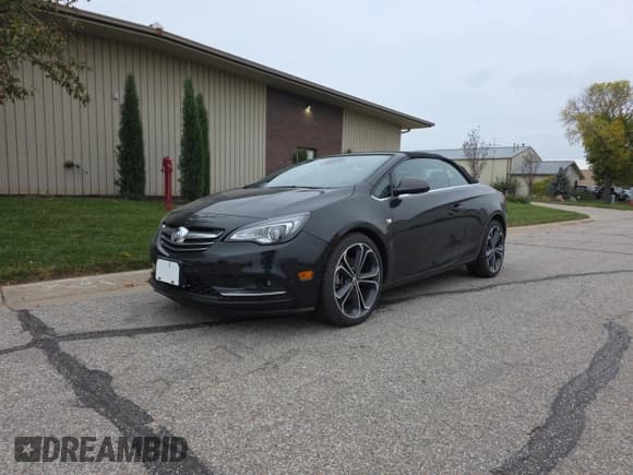 ✅ 2016 Buick Cascada Premium • VIN: W04WT3N58GG130062 • Lot: 90408065. Wystawiony na Copart z przebiegiem 46 998 mil. Bezpłatny archiwum sprzedaży aukcyjnych z USA i szczegółowy raport historii pojazdu na DreamBid. Zdjęcie 2.
