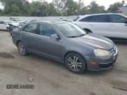 ✅ 2006 Volkswagen Jetta 2.5L • VIN: 3VWRG71K26M690381 • Лот: 85583905. Опубликован ранее на Copart с пробегом 175 865 миль. Бесплатный доступ к архиву аукционных продаж из США и подробный отчёт об истории автомобиля на DreamBid. Изображение 4.