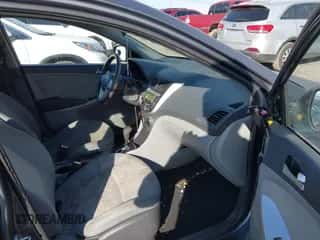 2012 Hyundai Accent GLS z VIN KMHCT4AE1CU196920, wystawiony jako IAAI lot #43477431 z przebiegiem 162 458 mil mil oraz . Historia ofert i sprzedaży dostępna na DreamBid. Obrazek 5.