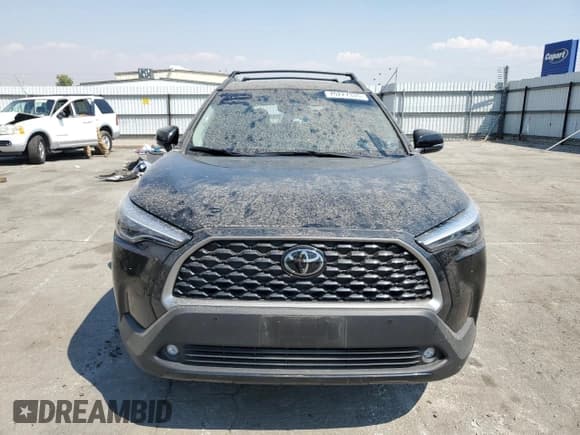 ✅ 2024 Toyota Corolla Cross XLE • VIN: 7MUDAAAG4RV090981 • Lot: 70227335. Wystawiony na Copart z przebiegiem 4 165 mil. Bezpłatny archiwum sprzedaży aukcyjnych z USA i szczegółowy raport historii pojazdu na DreamBid. Zdjęcie 5.