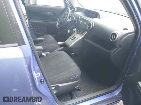 ✅ 2010 Scion xB • VIN: JTLZE4FEXA1111979 • Lot: 42606563. Wystawiony na IAAI z przebiegiem 177 625 mil. Bezpłatny archiwum sprzedaży aukcyjnych z USA i szczegółowy raport historii pojazdu na DreamBid. Zdjęcie 5.