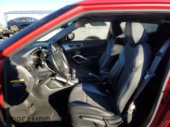 ✅ 2014 Hyundai Veloster • VIN: KMHTC6AD0EU194971 • Lot: 80247394. Wystawiony na Copart z przebiegiem 151 663 mil. Bezpłatny archiwum sprzedaży aukcyjnych z USA i szczegółowy raport historii pojazdu na DreamBid. Zdjęcie 7.