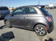 ✅ 2015 FIAT 500e • VIN: 3C3CFFGE9FT615436 • Lot: 81761535. Wystawiony na Copart z przebiegiem 51 249 mil. Bezpłatny archiwum sprzedaży aukcyjnych z USA i szczegółowy raport historii pojazdu na DreamBid. Zdjęcie 2.