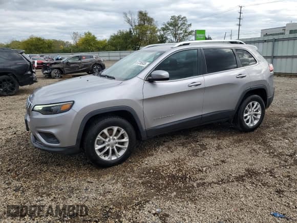 ✅ 2019 Jeep Cherokee Latitude • VIN: 1C4PJMCX0KD388614 • Lot: 87236935. Wystawiony na Copart z przebiegiem 101 745 mil. Bezpłatny archiwum sprzedaży aukcyjnych z USA i szczegółowy raport historii pojazdu na DreamBid. Zdjęcie 1.