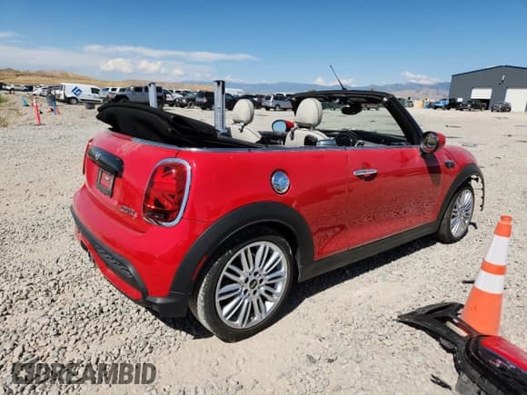 ✅ 2024 MINI Convertible Cooper S • VIN: WMW43DL01R3R68256 • Lot: 67065055. Wystawiony na Copart z przebiegiem 18 398 mil. Bezpłatny archiwum sprzedaży aukcyjnych z USA i szczegółowy raport historii pojazdu na DreamBid. Zdjęcie 3.