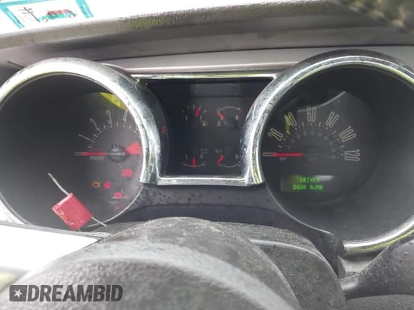 ✅ 2007 Ford Mustang Deluxe • VIN: 1ZVHT80N975196728 • Lot: 43587905. Listed on IAAI with 109,975 mi. Free auction sales archive from the USA and detailed vehicle history report at DreamBid. Image 7.