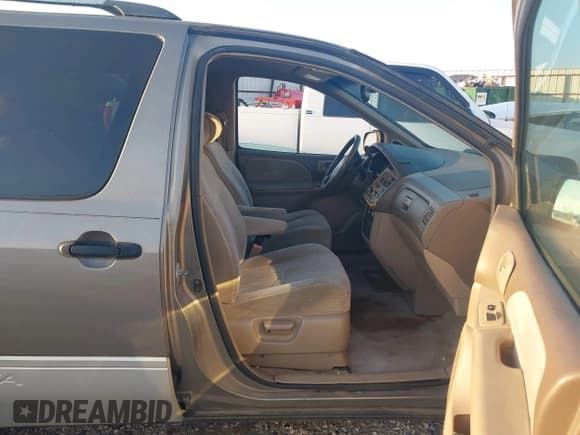 ✅ 1999 Toyota Sienna LE • VIN: 4T3ZF13C0XU138502 • Lot: 43725407. Listed on IAAI with 321,967 mi. Free auction sales archive from the USA and detailed vehicle history report at DreamBid. Image 5.