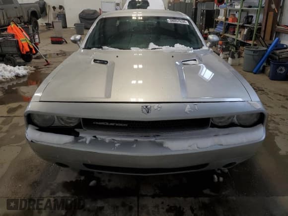 ✅ 2010 Dodge Challenger SE • VIN: 2B3CJ4DV2AH163478 • Lot: 38057634. Wystawiony na Copart z przebiegiem 235 889 mil. Bezpłatny archiwum sprzedaży aukcyjnych z USA i szczegółowy raport historii pojazdu na DreamBid. Zdjęcie 5.