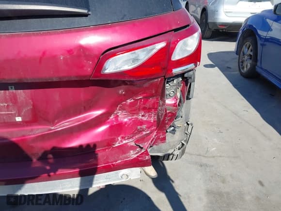 ✅ 2020 Chevrolet Equinox LT • VIN: 2GNAXKEV2L6232456 • Lot: 43309584. Wystawiony na IAAI z przebiegiem 103 556 mil. Bezpłatny archiwum sprzedaży aukcyjnych z USA i szczegółowy raport historii pojazdu na DreamBid. Zdjęcie 20.