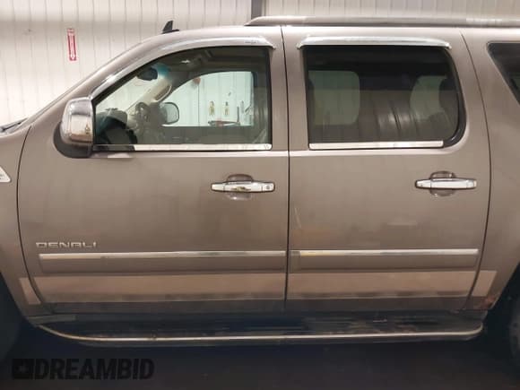 ✅ 2012 GMC Yukon XL Denali • VIN: 1GKS2MEF8CR162910 • Lot: 42617767. Listed on IAAI with 205,838 mi. Free auction sales archive from the USA and detailed vehicle history report at DreamBid. Image 14.