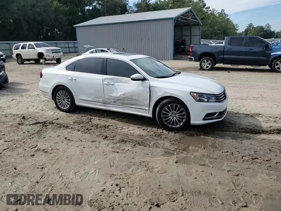 ✅ 2017 Volkswagen Passat SE • VIN: 1VWBT7A30HC012058 • Lot: 91635215. Wystawiony na Copart z przebiegiem 95 831 mil. Bezpłatny archiwum sprzedaży aukcyjnych z USA i szczegółowy raport historii pojazdu na DreamBid. Zdjęcie 13.