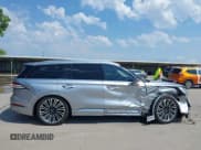 ✅ 2023 Lincoln Aviator Black Label • VIN: 5LM5J9XC1PGL26469 • Лот: 42347331. Опубликован ранее на IAAI с пробегом 10 519 миль. Бесплатный доступ к архиву аукционных продаж из США и подробный отчёт об истории автомобиля на DreamBid. Изображение 14.