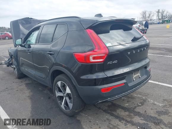 ✅ 2023 Volvo XC40 Plus Dark Theme • VIN: YV4L12UWXP2009398 • Lot: 41946977. Listed on IAAI with 33,330 mi. Free auction sales archive from the USA and detailed vehicle history report at DreamBid. Image 3.