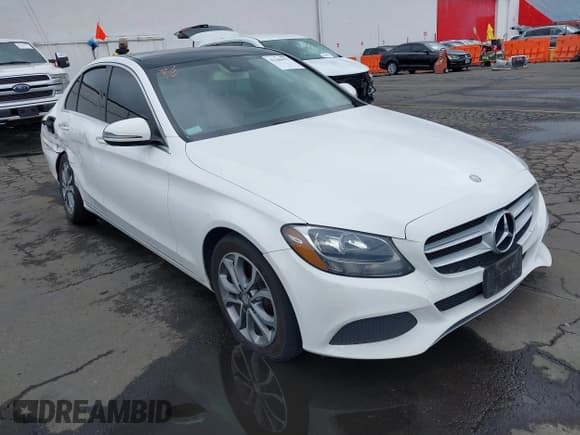 ✅ 2016 Mercedes-Benz C 300 • VIN: 55SWF4JB5GU158957 • Lot: 42385975. Wystawiony na IAAI z przebiegiem 133 486 mil. Bezpłatny archiwum sprzedaży aukcyjnych z USA i szczegółowy raport historii pojazdu na DreamBid. Zdjęcie 1.