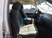 ✅ 2010 Chevrolet Suburban LS • VIN: 1GNUCHE01AR174986 • Lot: 41697401. Listed on IAAI with 333,135 mi. Free auction sales archive from the USA and detailed vehicle history report at DreamBid. Image 5.