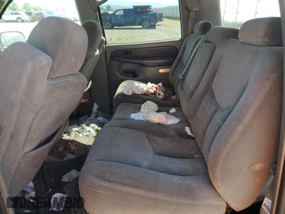 ✅ 2003 Chevrolet Suburban LS • VIN: 1GNFK16T43J324845 • Лот: 55322475. Опубликован ранее на Copart с пробегом 329 718 миль. Бесплатный доступ к архиву аукционных продаж из США и подробный отчёт об истории автомобиля на DreamBid. Изображение 11.