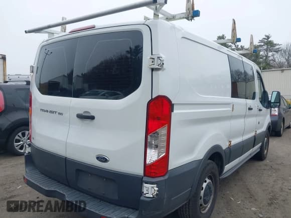✅ 2015 Ford Transit Cargo • VIN: 1FTNE1ZMXFKA13211 • Lot: 41917739. Listed on IAAI with 250,146 mi. Free auction sales archive from the USA and detailed vehicle history report at DreamBid. Image 4.