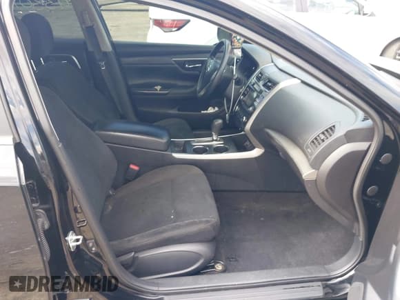 ✅ 2015 Nissan Altima S • VIN: 1N4AL3AP6FC470393 • Lot: 43307257. Wystawiony na IAAI z przebiegiem 210 534 mil. Bezpłatny archiwum sprzedaży aukcyjnych z USA i szczegółowy raport historii pojazdu na DreamBid. Zdjęcie 5.